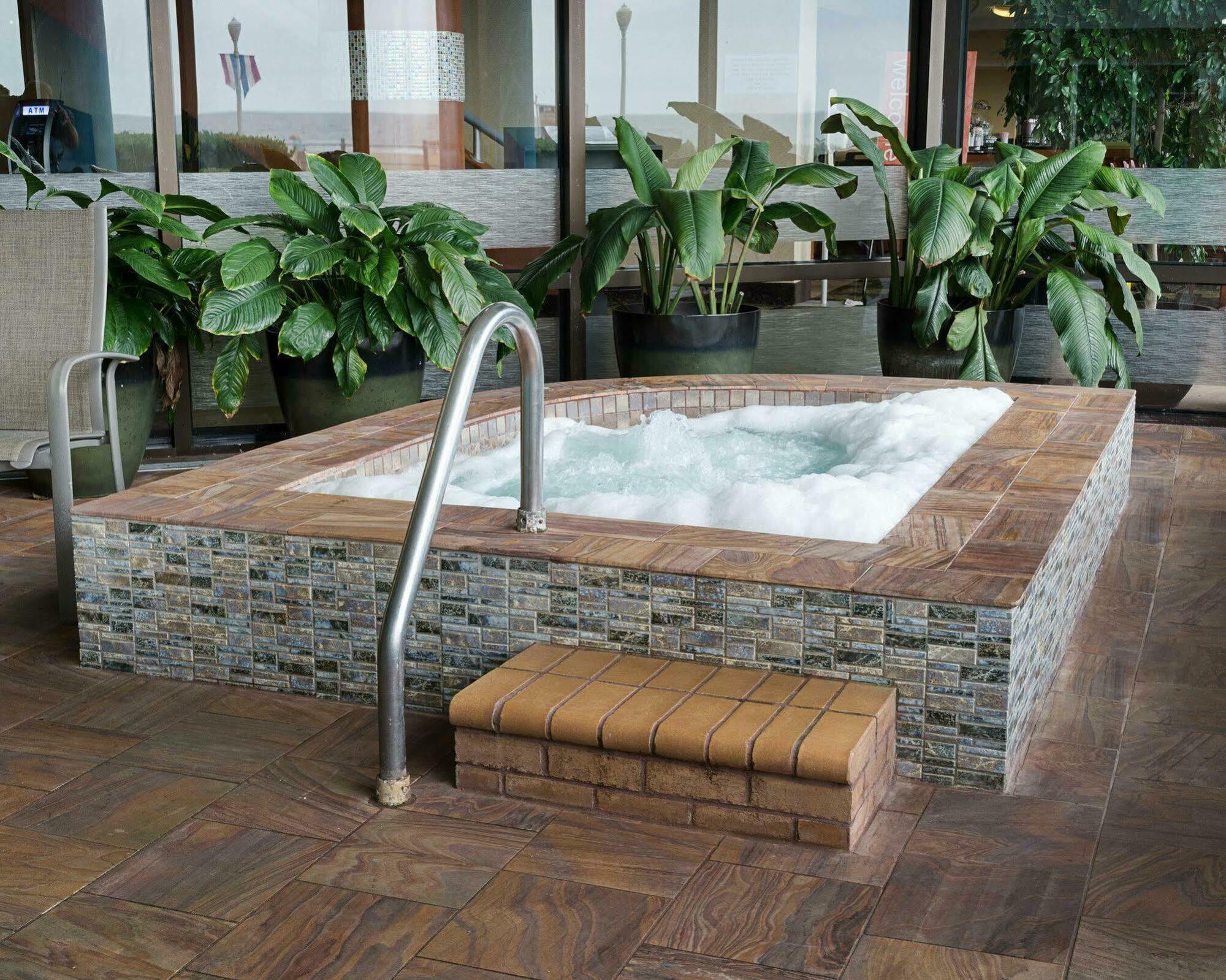 Coastal Hotel & Suites Virginia Beach - Oceanfront Экстерьер фото
